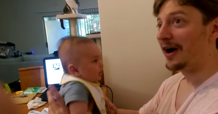 Bebé de meses dejó en shock a su papá con sus primeras palabras: Esto dijo