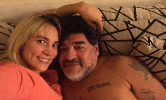 El nuevo escándalo que sacude a Diego Maradona: Su novia se fue de la casa