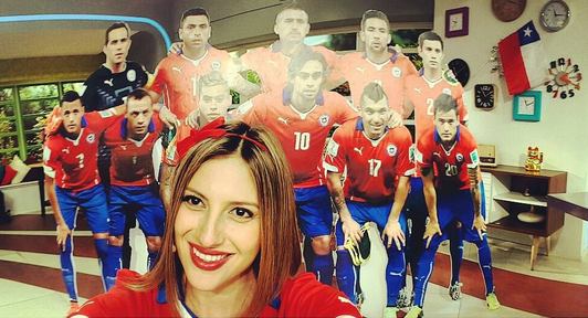 Foto de Karen Paola junto a la mamá de ídolo de La Roja arrasó en Instagram