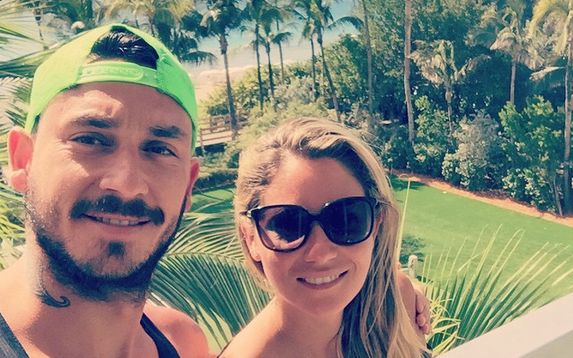 Esposa de Mauricio Pinilla dejó la escoba con sexy foto mostrando todo su encanto