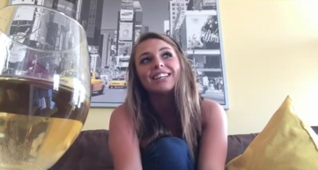 Joven canadiense fue filmada haciendo un trío sexual: Así respondió a las críticas