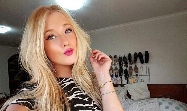 Vesta Lugg conquistó a sus seguidores con osada y sexy foto en lencería