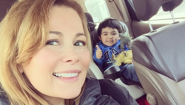 El particular disfraz con el que Cathy Barriga se paseó junto a su hijo