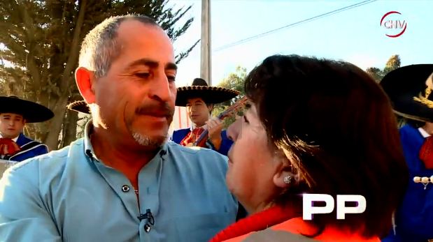 Conoce la prueba de amor de coqueto cincuentón de 