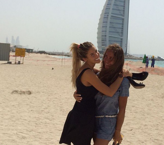 Son dos gotas de agua: Mamá de Coté López comparte imágenes que demuestran que son iguales