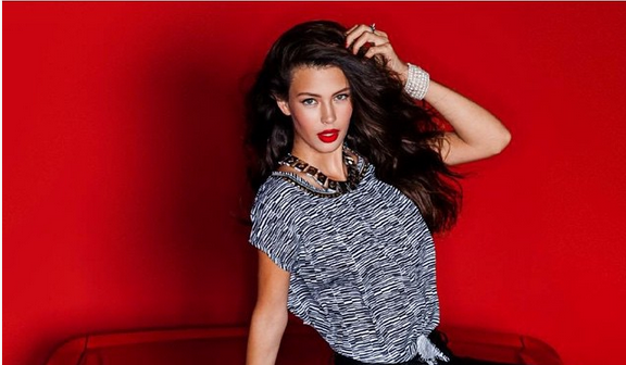 Michelle Carvalho sorprende con delicado desnudo en redes sociales