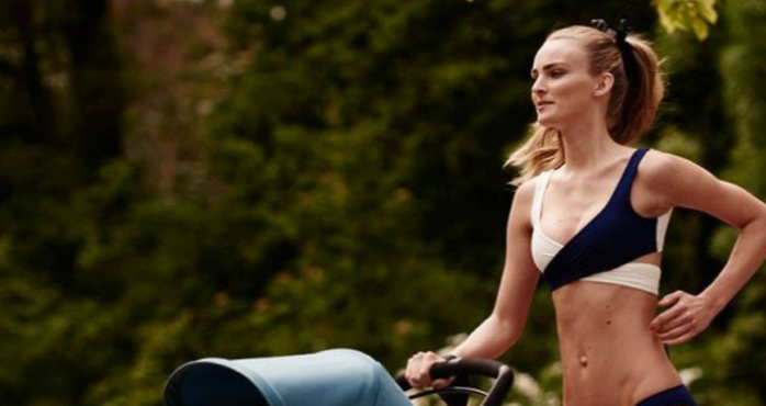 Delgada modelo corriendo con coche genera controversia en redes sociales