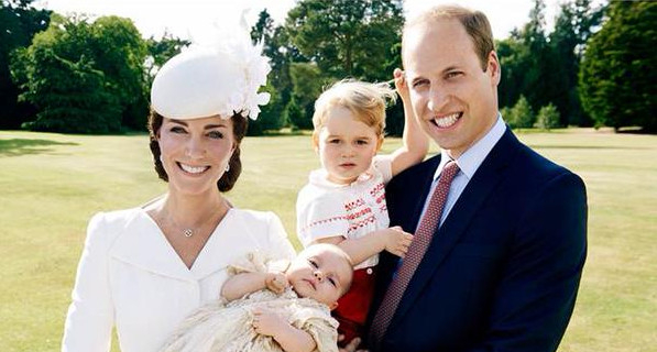 Familia real comparte nuevas fotos del bautizo de la princesa Charlotte