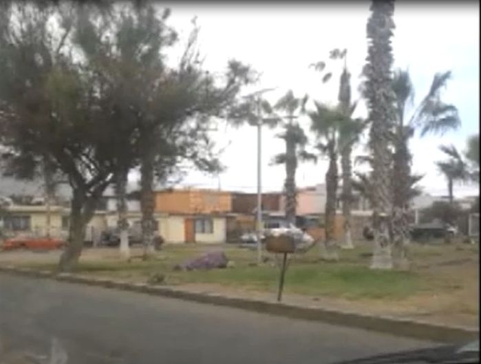 Atrevida pareja fue sorprendida infraganti: Tenían relaciones sexuales en plaza