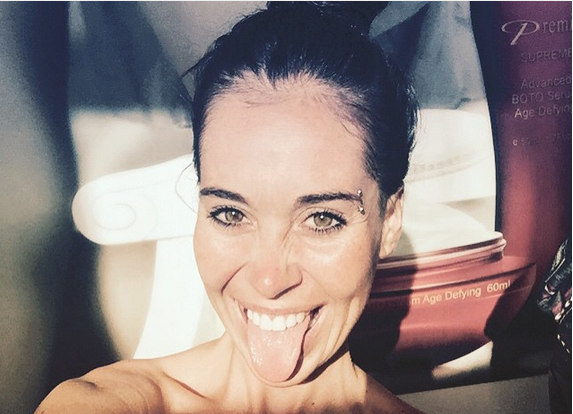 La desvergonzada foto de Vale Roth a parte íntima de un amigo: Provocó risas en Instagram