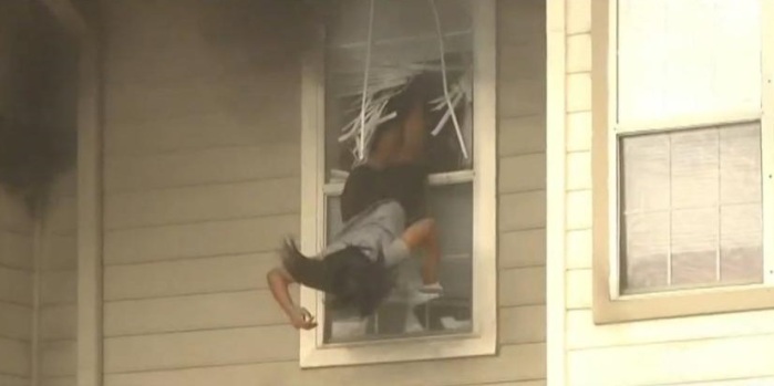 Fuerte video: Dos niñas saltaron tres pisos para salvarse de incendio en Georgia