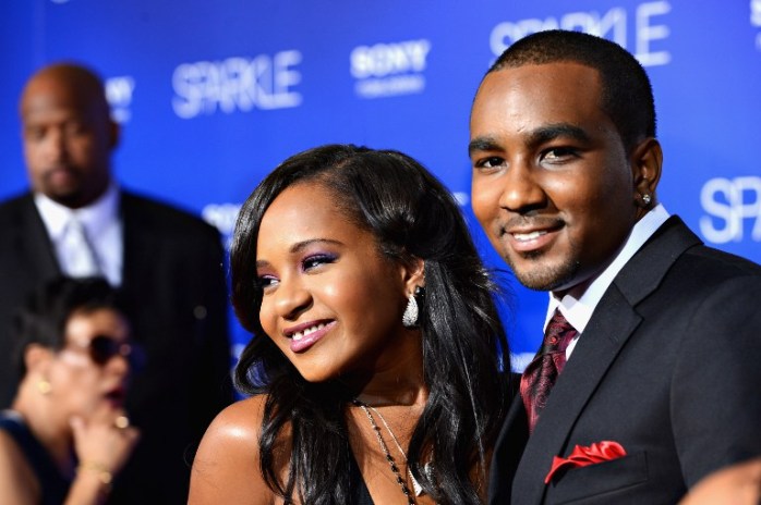 Insensible revista publicó una foto de Bobbi Kristina en su lecho de muerte