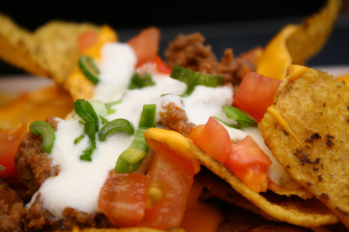 El asqueroso hallazgo de mujer 'gringa' entre sus nachos: No pudo comerlos