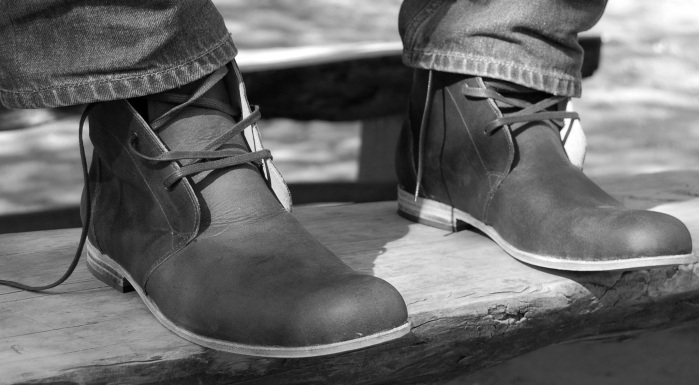 Hombre quedó horrorizado al ver lo que le estaba causando dolor en su pie