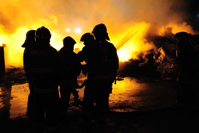 Dos viviendas destruidas dejó incendio en cerro Zaror de Talcahuano