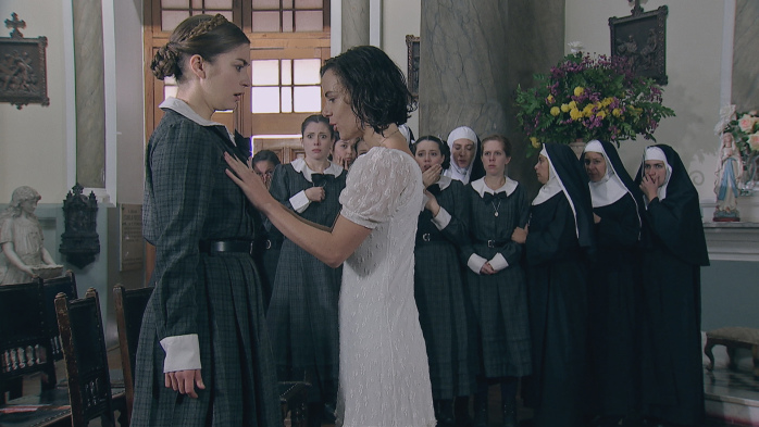 La Poseída: Lujurioso y violento arranque de Carmen remeció nuevo capítulo