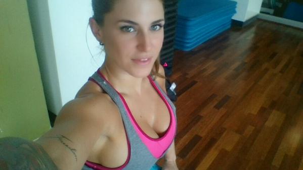 Desnudo completo de Wilma González le valió los piropos en Twitter