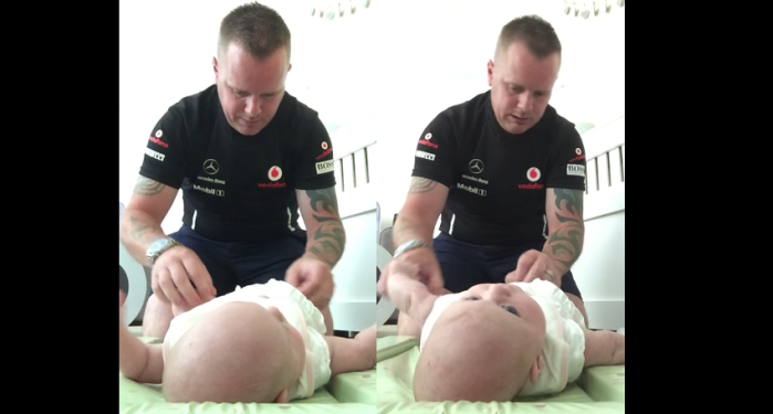 La cómica reacción de padre al cambiar el pañal de su bebé por primera vez