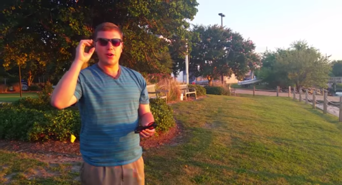 Joven daltónico vio los colores del atardecer por primera vez: Esto pasó