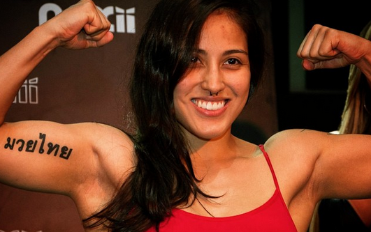 Luchadora suspendió una pelea por “fatiga”: Esto descubrió en el hospital