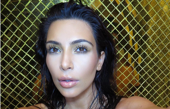 Con desvergonzada selfie Kim Kardashian festejó a sus 42 millones de fans en Instagram