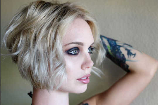 La reina de los “pechos musicales” impacta con atrevidos desnudos en redes