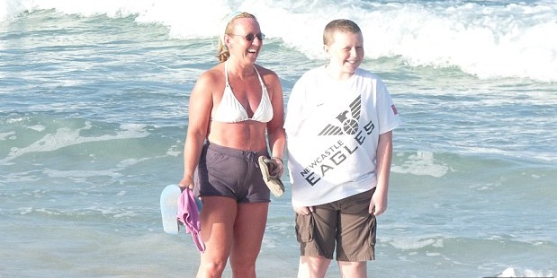 Le ganaron al sobrepeso: La historia de una mamá y su hijo que se viraliza en internet