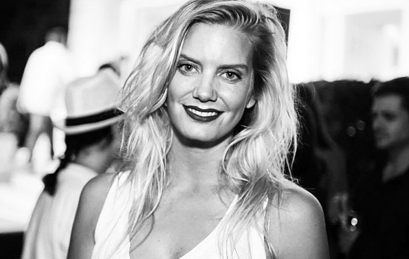 Pesados aros de Javiera Acevedo se robaron todas las miradas en gala Sanfic