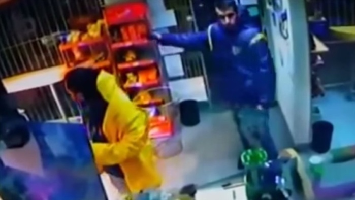 Cámara de seguridad capta crudo momento: Ladrón mató a vendedor de un balazo