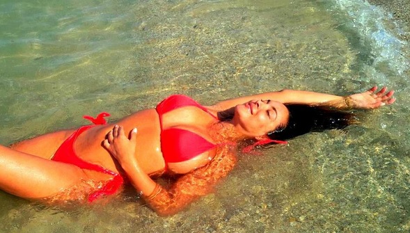 El pronunciado escote con que Marlen Olivari arrasó en su regreso a 