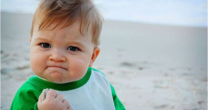 Papá de niño de famoso meme fue operado con éxito tras delicado estado