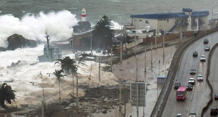 Onemi: 2 muertos, 999 damnificados y 213 mil clientes sin electricidad por sistema frontal
