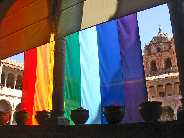 El cruel método de corrección que sufren lesbianas en Perú: Son violadas