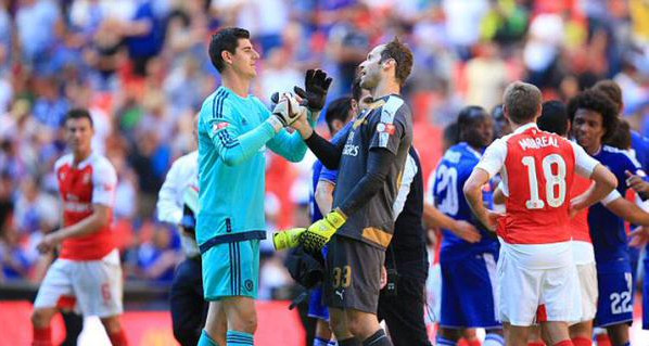 Travieso jugador del Chelsea fue pillado con voluptuosa amante