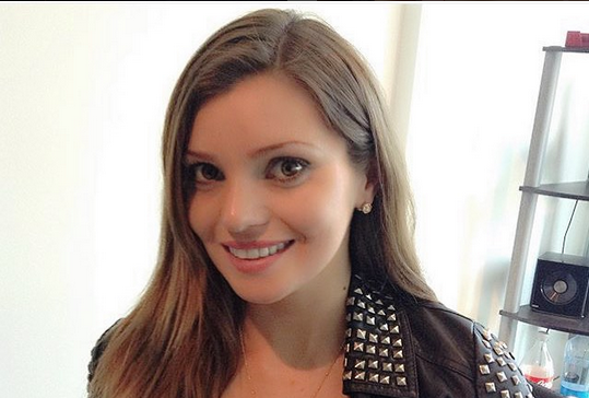 ¡Está enorme! Faloon comparte foto donde deja ver su crecida guatita a semanas del parto