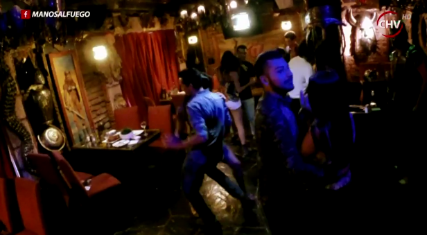 Revisa las divertidas reacciones que dejó baile de galán de 