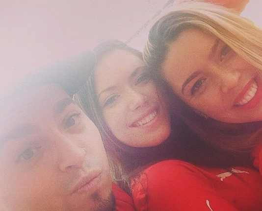 Rigeo comparte foto de su desconocida y guapa hermana menor