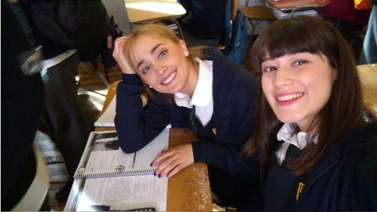 Guapa actriz de Papá a la deriva revela método que practica para cuidar su espalda