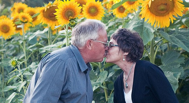 ¡Para llorar! El majestuoso tributo de un hombre a su fallecida esposa