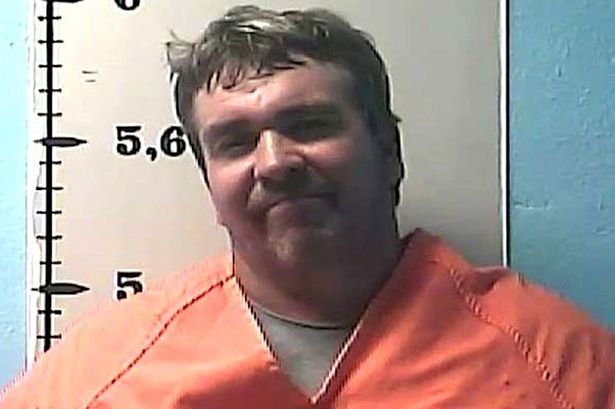 Hombre fue detenido por profanar tumba: Quería discutir con el muerto