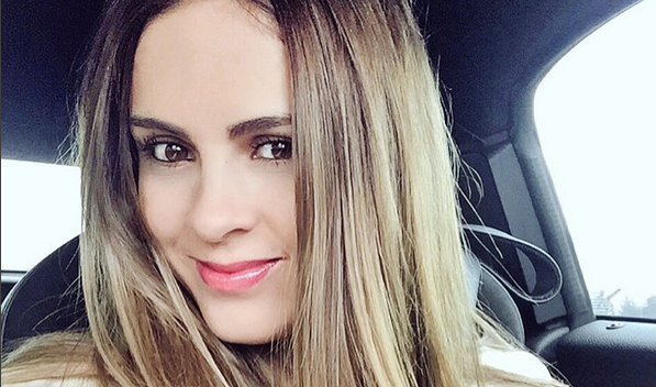 Maura Rivera comparte foto de infancia luciendo igual 