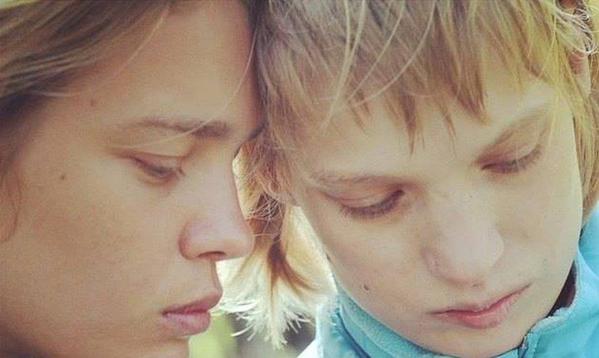 Humillante trato recibió hermana autista de supermodelo: Así respondió