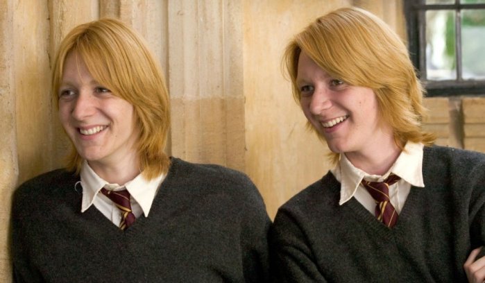 ¿Recuerdas a los revoltosos gemelos Weasley de Harry Potter? Así lucen hoy