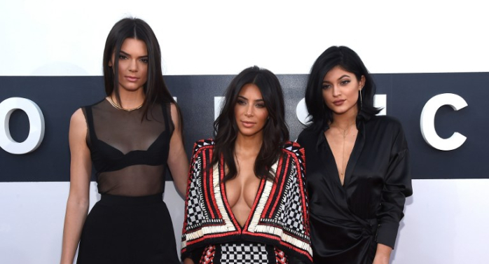 El motivo que llevó a hermanastra de Kim Kardashian a perforar su pezón