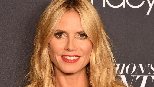 El criticado vestido de Heidi Klum en los Emmy: Lo compararon con un mantel