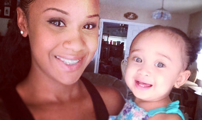 Madre se aburrió de las miradas que recibía al dar pecho: Con esta foto arremetió