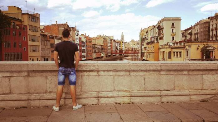 ¡Muy parecidos! El galán hermano regalón del ex 