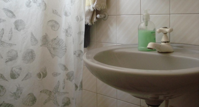 Los 8 asquerosos errores que probablemente cometes cuando estás en el baño