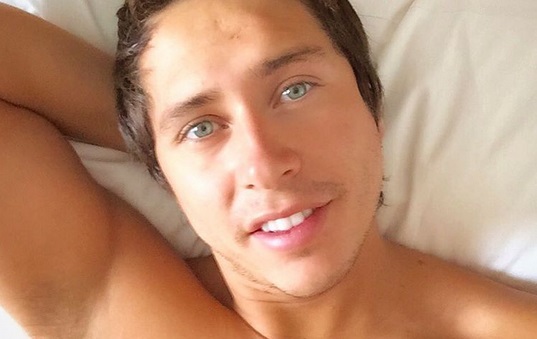 ¡Atenta Cata Vallejos! El apasionado “calugazo” que Karol dio en el matinal