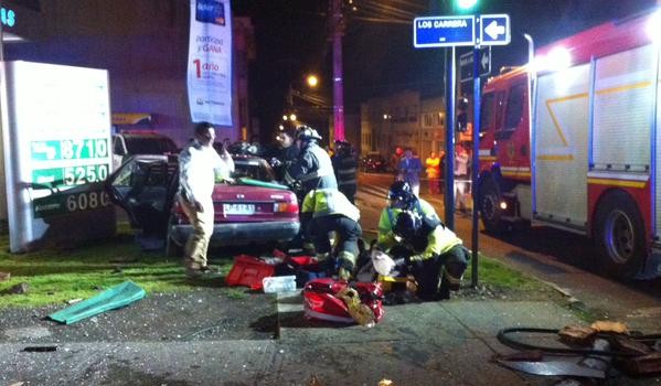 5 lesionados deja colisión entre automovil y camioneta en el centro de Osorno